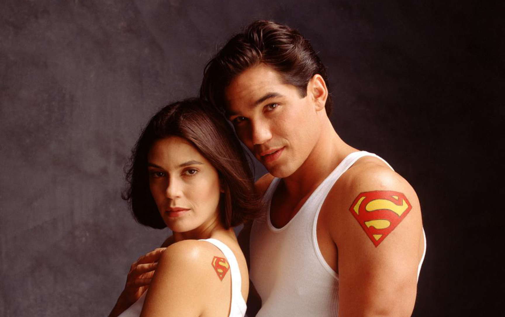 超人新冒险看lois和clark如何在一场吵架中虐狗