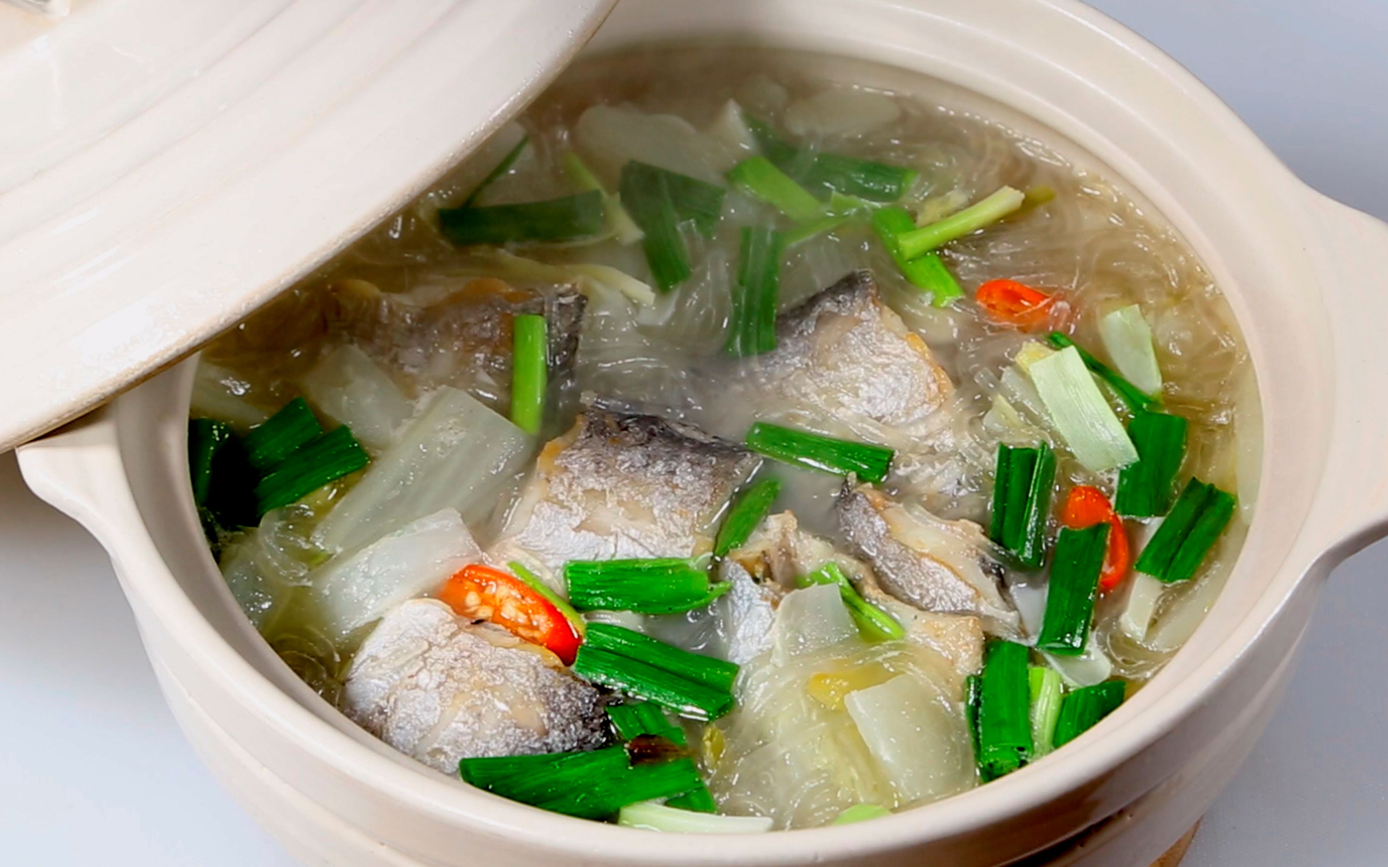 普通的带鱼做成不一样的粉丝煲,做法简单好吃又好看