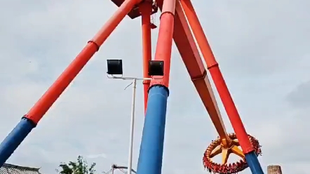 南昌融创乐园的大摆锤.从微笑到面无人色