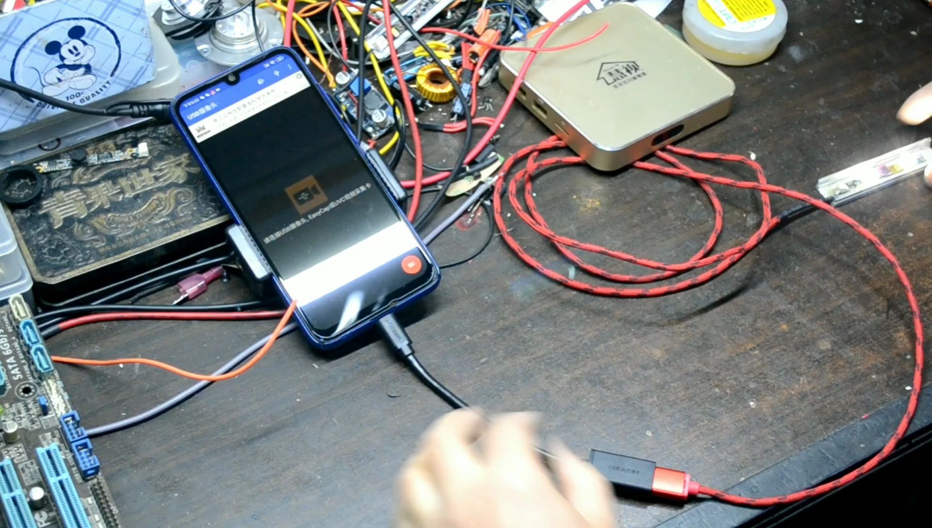 废旧笔记本摄像头稍作改装变身手机放大镜拍微距用处多多