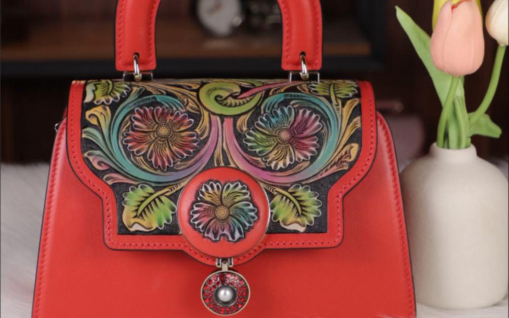 唐草纹皮雕包,百搭又有韵味,还有别的颜色哦#手工包 #手艺人 #包包