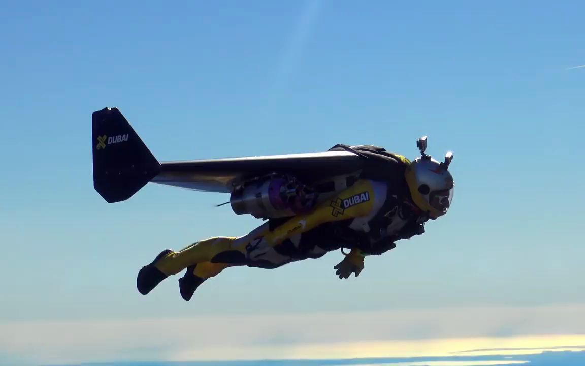 【极限运动】穿着载人飞行器跟飞机一起翱翔蓝天_哔哩哔哩_bilibili