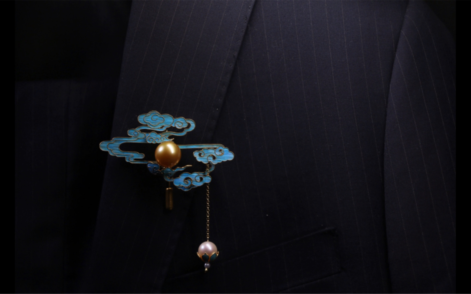 年夕花丝镶嵌 — 仿点翠金珠祥云胸针