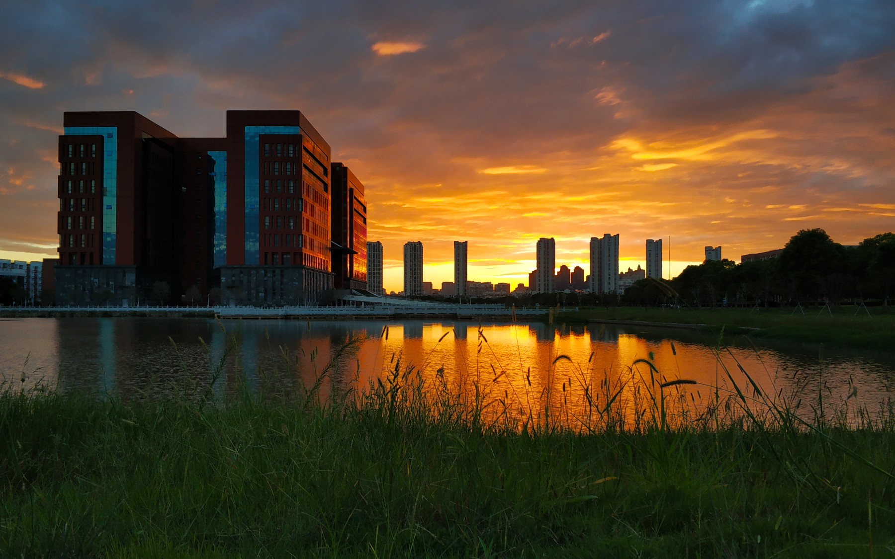 来科师大[水上图书馆]看日出呀(●70●)1778_哔哩哔哩_bili