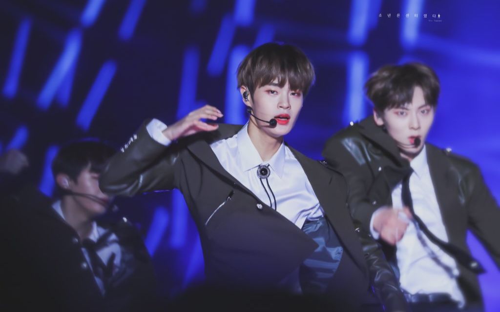 [图]181020 WANNAONE 全员舞台直拍【合集】 Light+Burn it up+Energetic