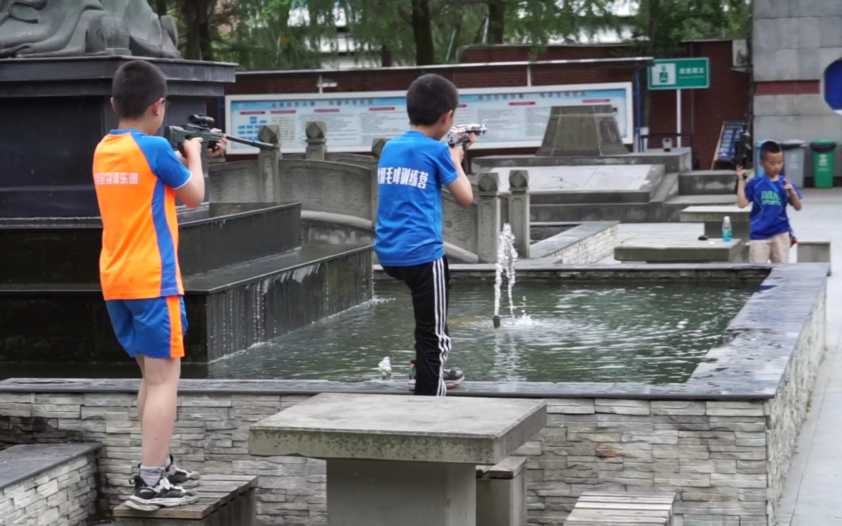 [图]《六一儿童节·孔子像下的小学生战争》