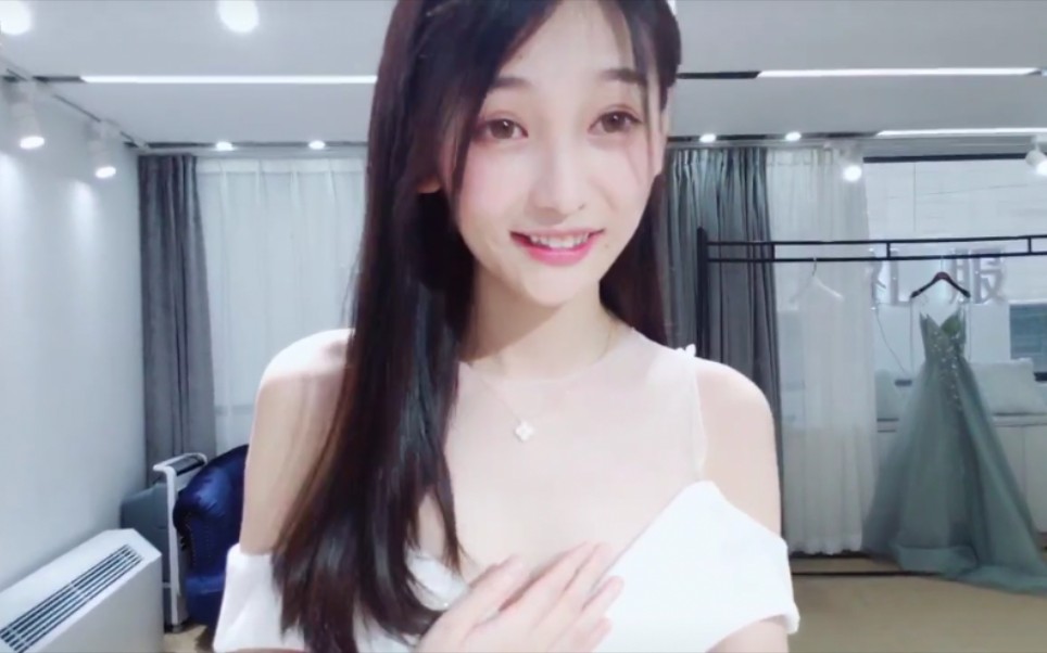 叶知秋5月19号录播秋试礼服和婚纱太美了