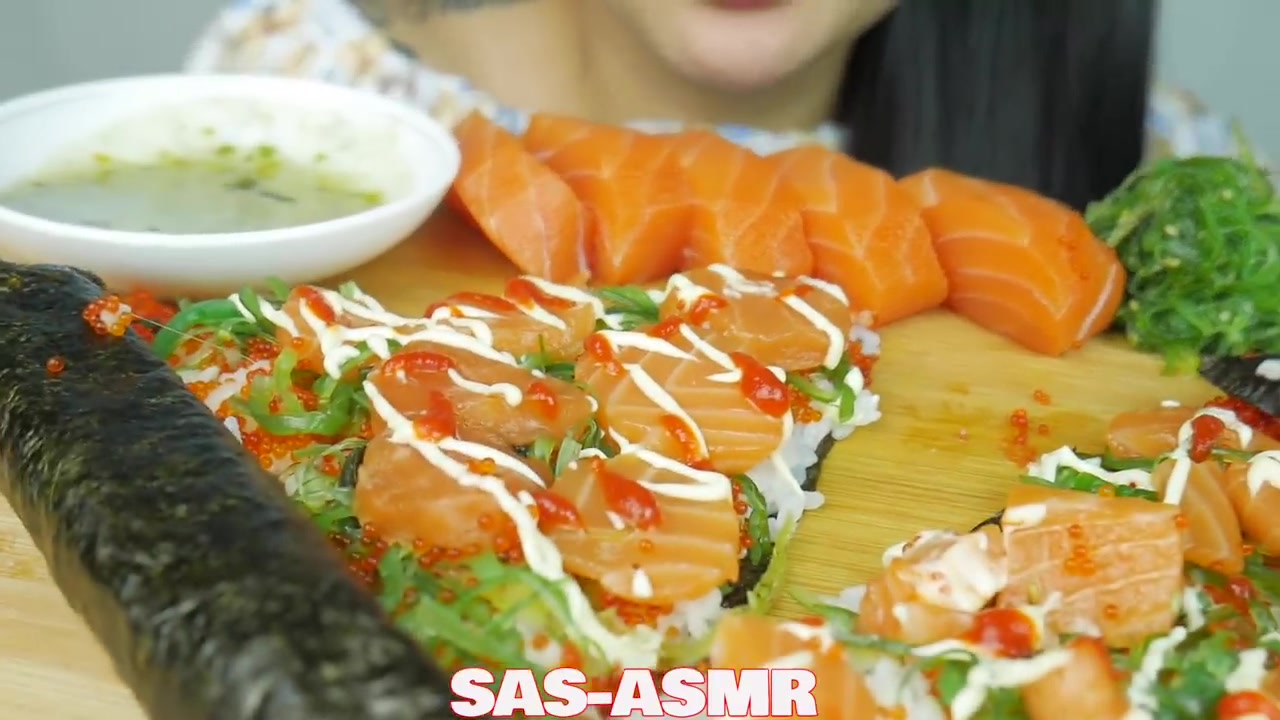 三文鱼刺身和寿司披萨salmon sashimi   sushi pizza_哔哩哔哩 (゜-゜