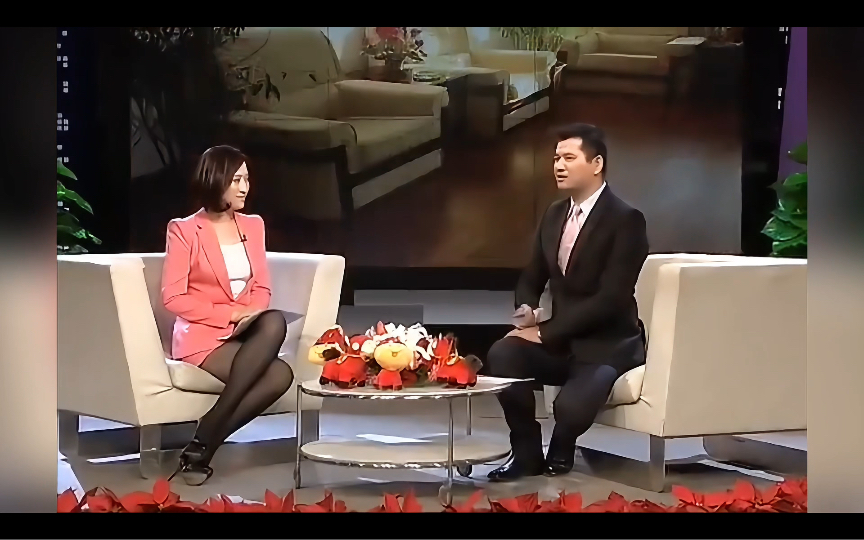 主持人高燕黑丝黑高跟cut-12