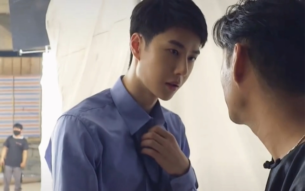 冰雨火王一博一身正气好帅扯领带我爱了