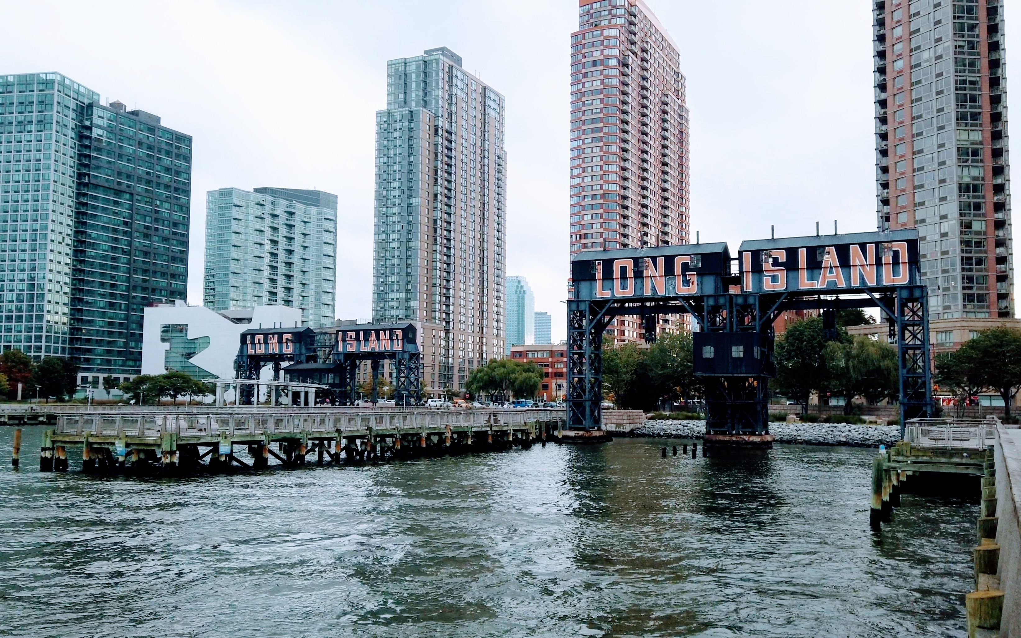 纽约皇后区长岛市河边公园散步08观曼哈顿天际线-2021.