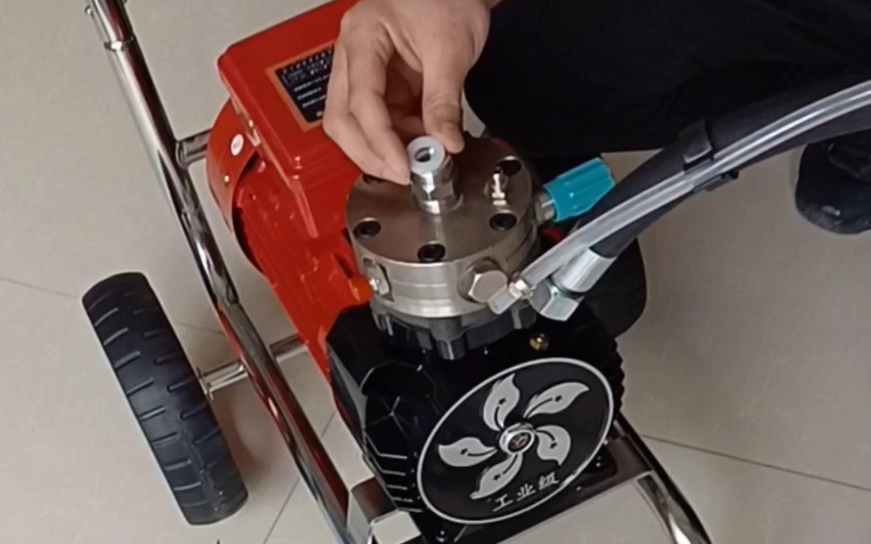 活动  隔膜喷涂机的正确安装方法与操作