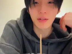 Download Video: 【文钟业】240310 IG Live 久違的長時間直播 Part 1  工作室Roomtour  聚餐之後和劉永才去打遊戲  介紹以前B-Boy的故事