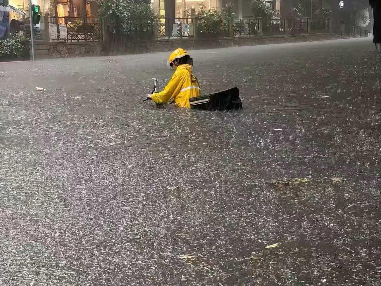暴雨送外卖