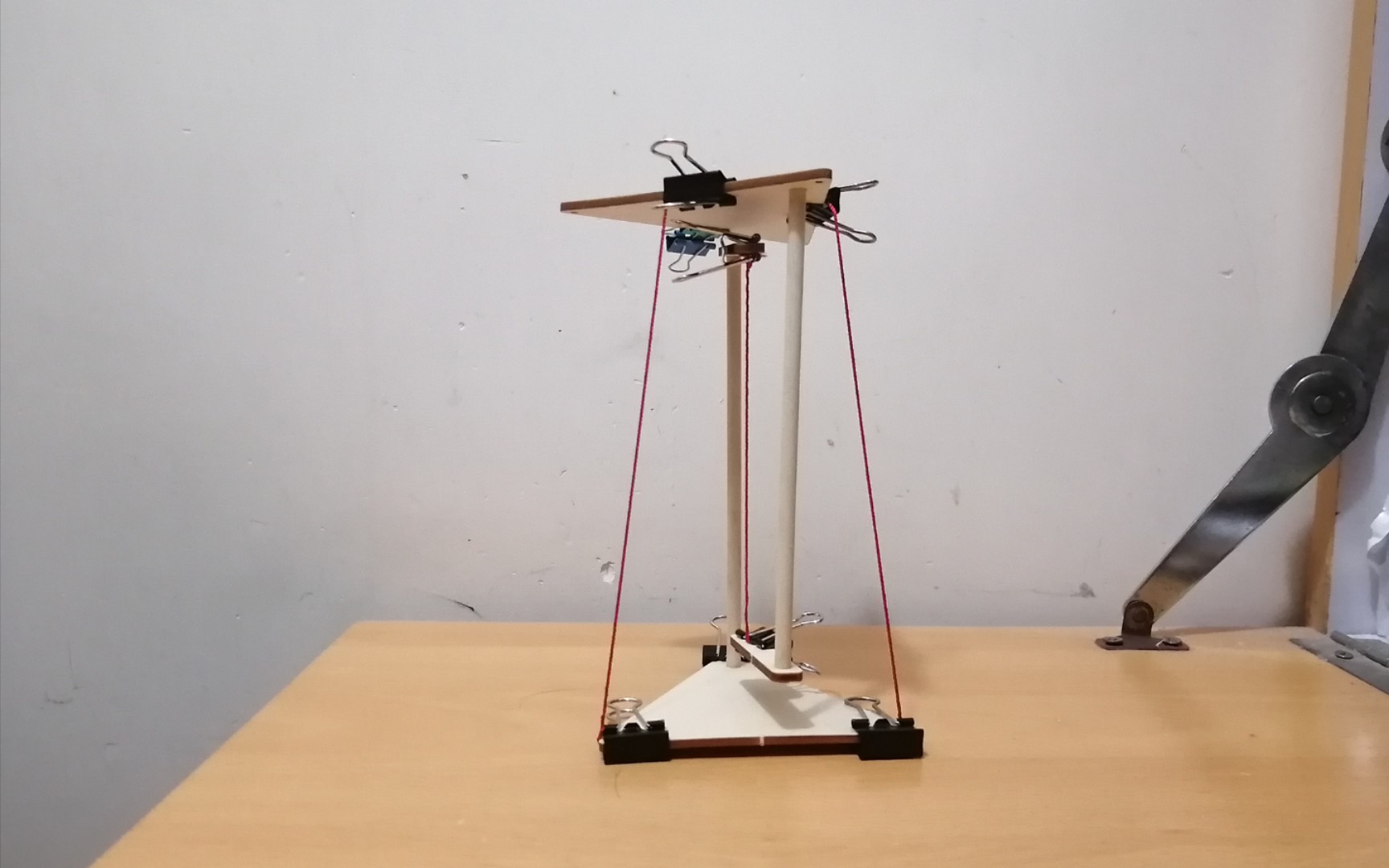 小学生般的悬浮力学平衡实验