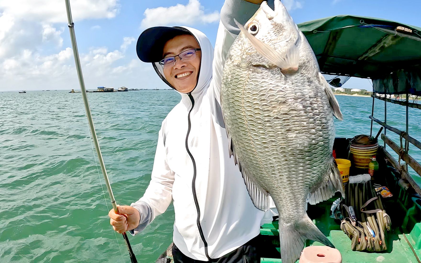 這才是海釣該有的樣子,大黑鯛連桿不斷,這麼多魚得吃到什麼時候