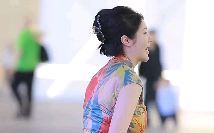 来感受旗袍的魅力