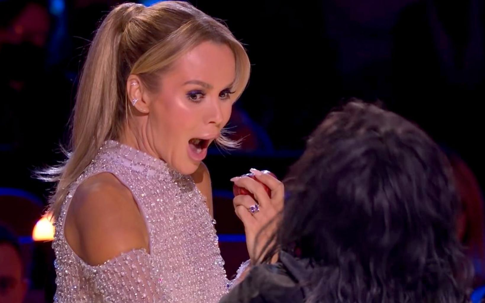 英国达人秀女巫当场表演瞬移吓坏评委!