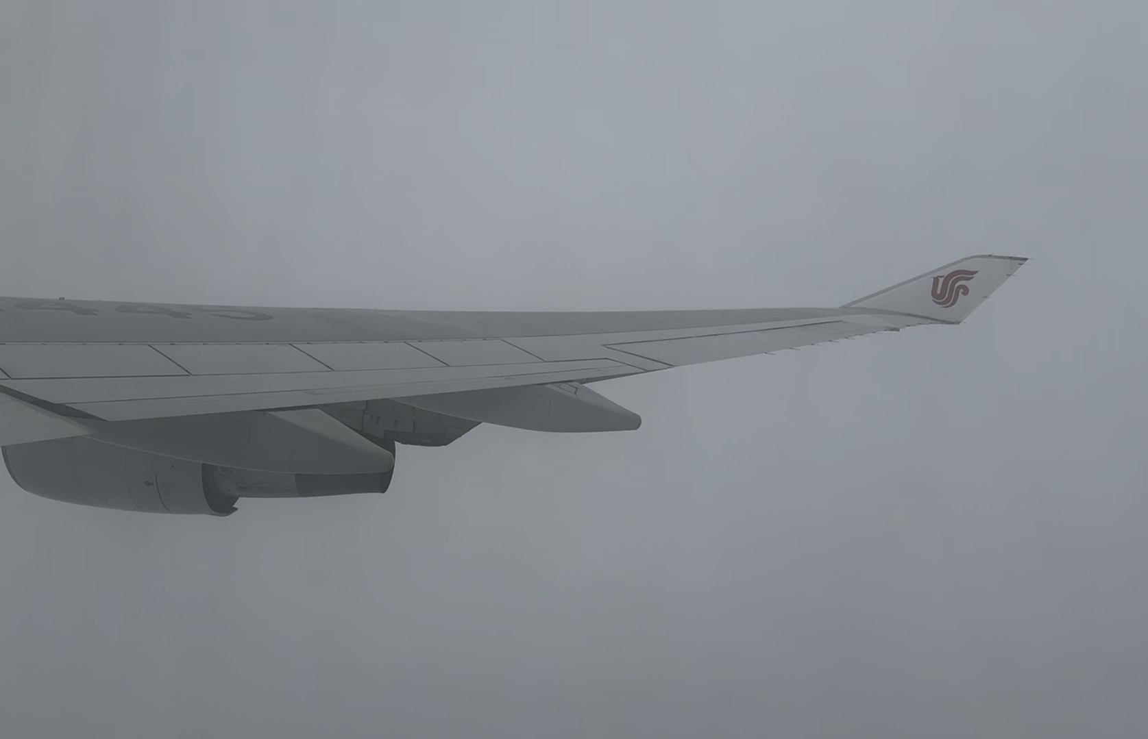 b-2445中国国际航空波音747-400下降穿越云层