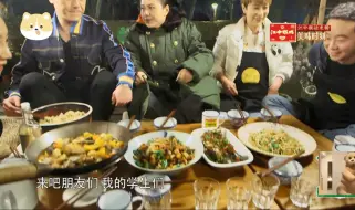 Download Video: 《向往的生活》第一季第五期做饭吃饭集锦，今日菜单-黄氏地三鲜，黄氏辣椒炒肉，烧鱼，炒萝卜丝，葱花饼，大米粥