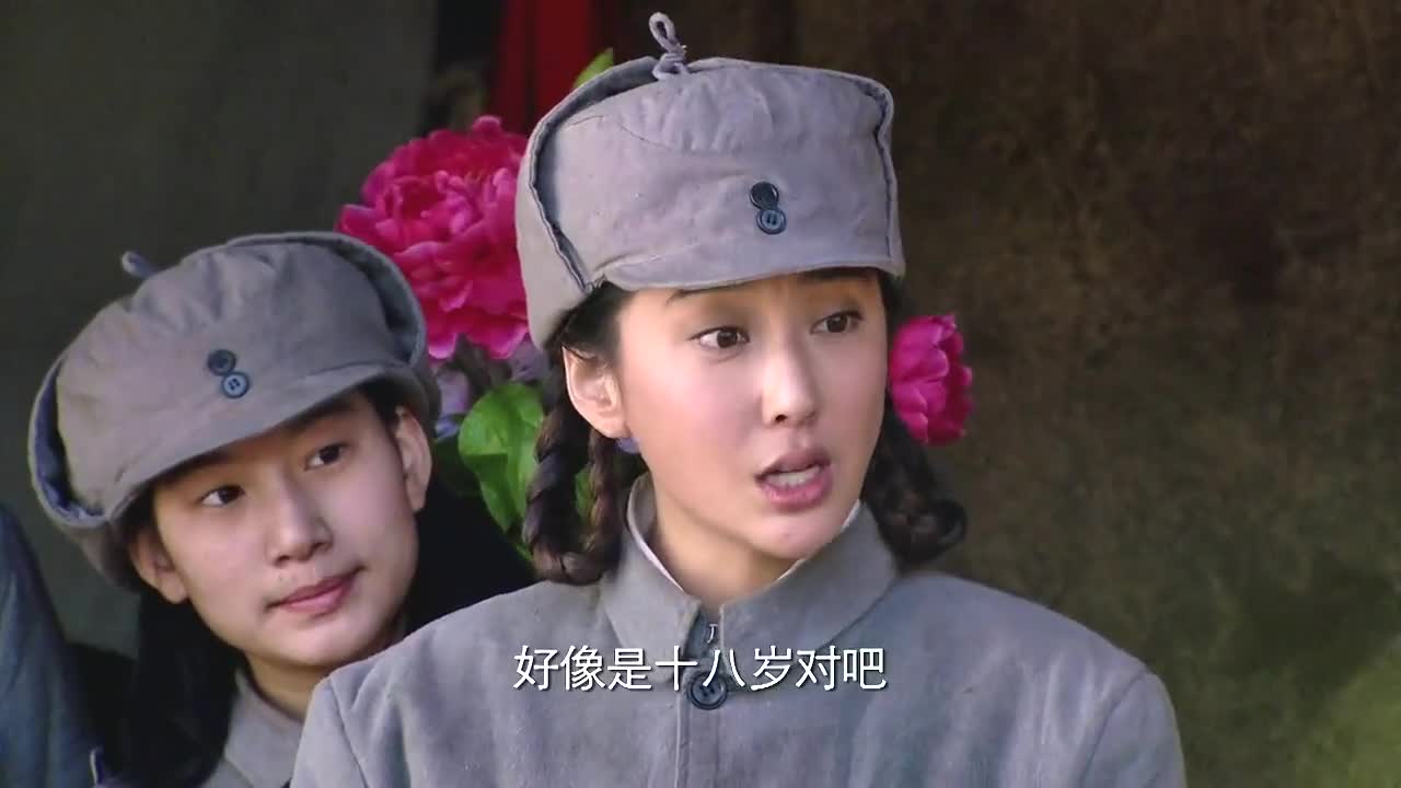 烽火硝烟里的青春:女演员终于和教官搭上戏了,嘴角瞬间咧上天