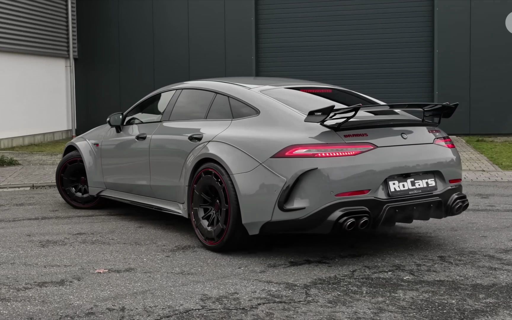 brabus gt900火箭版零百加速2.8 秒,售价过千万,你还会选它吗?