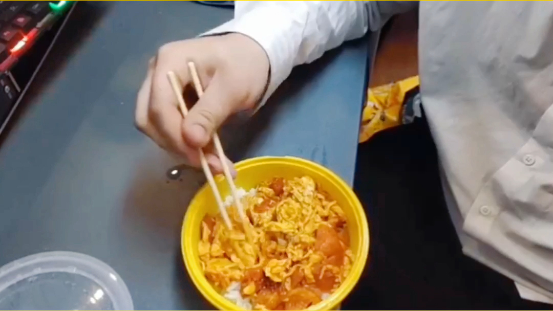 「特发性震颤」吃饭得时候总是手抖