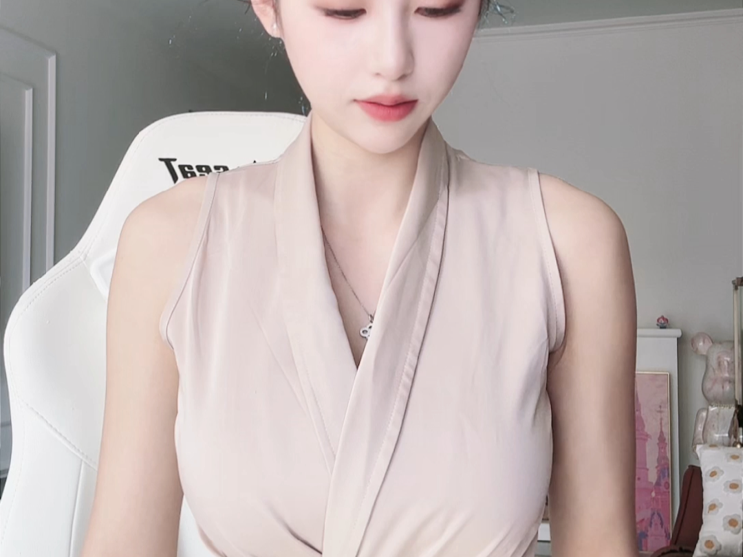 衣依u 花80000学的舞蹈不看一下嘛 2024年 05 17 14 13 40-000_拼合