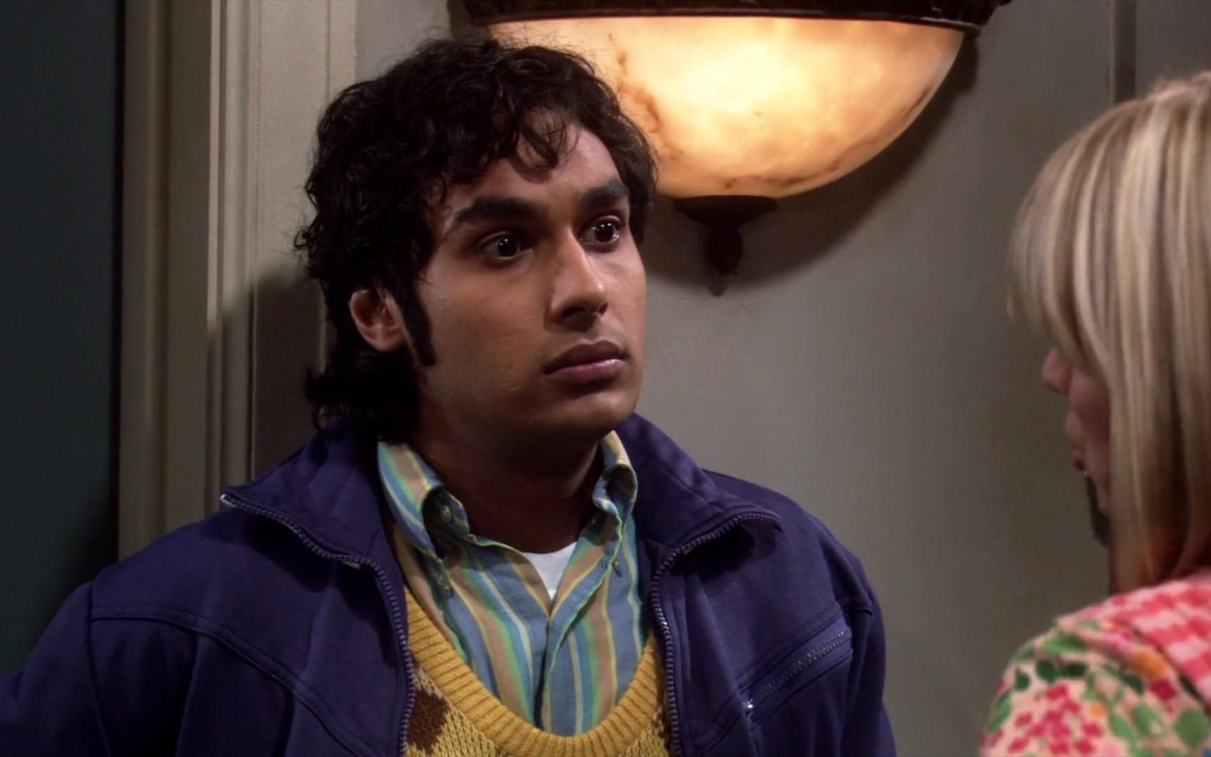 《生活大爆炸》羞羞男孩拉杰不敢和女生讲话的样子也太可了