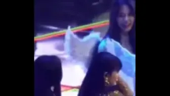 【子瑜看见舒华笑的好开心】两个人是彼此真挚的同乡亲故。