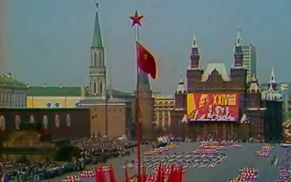 [图]【苏联音乐】彼得罗夫《我漫步在莫斯科》（Я шагаю по Москве）（1974年五一庆贺游行版）