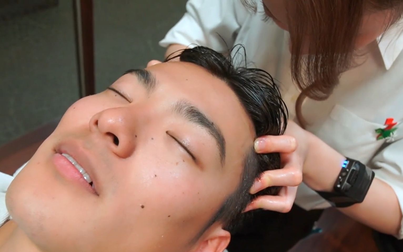 太解压助眠了 日本理发店洗头洗发按摩