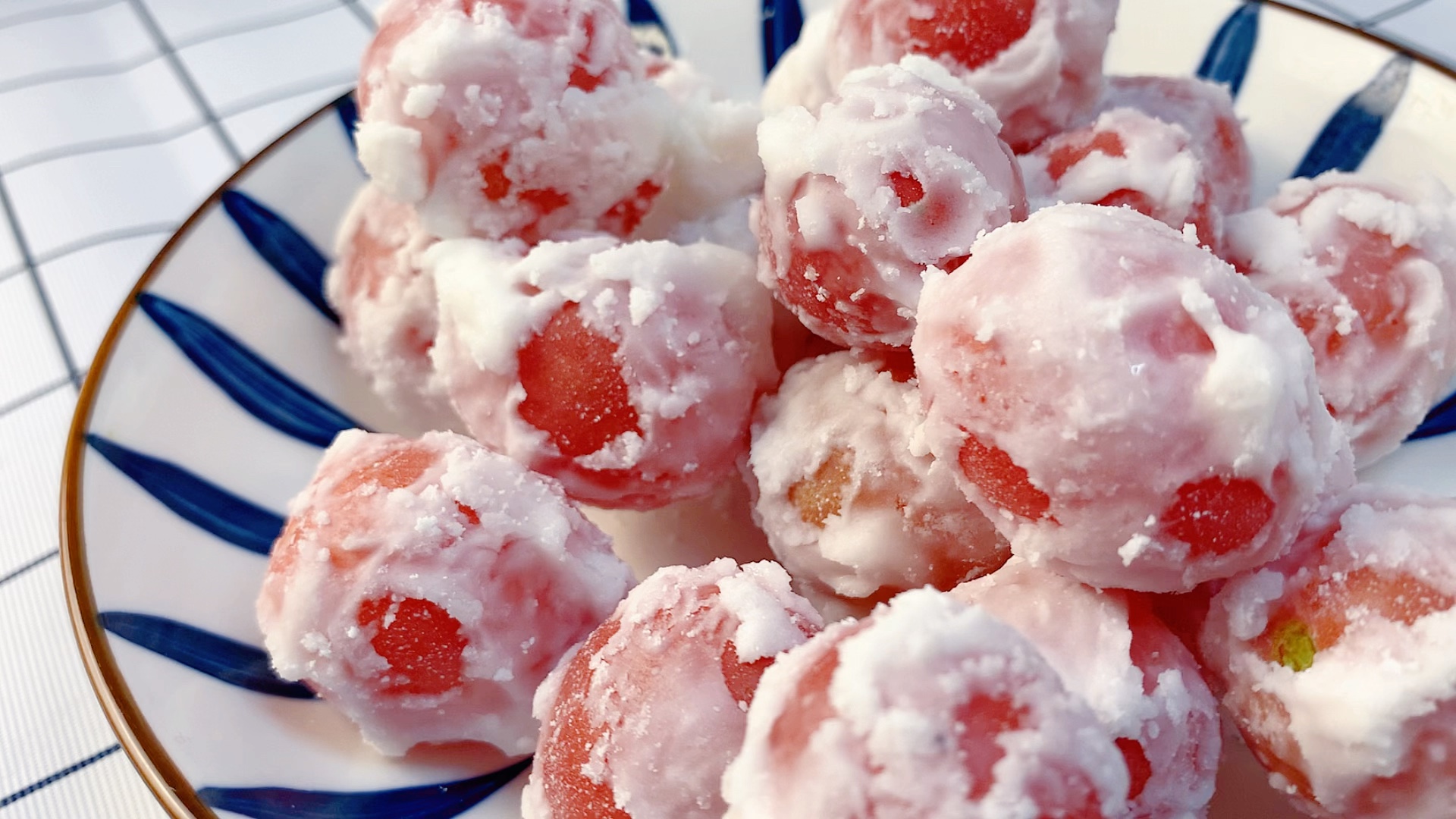 和圣诞主题特别搭的零食,雪球圣女果,一口爆汁,味道绝对惊艳到你,快来