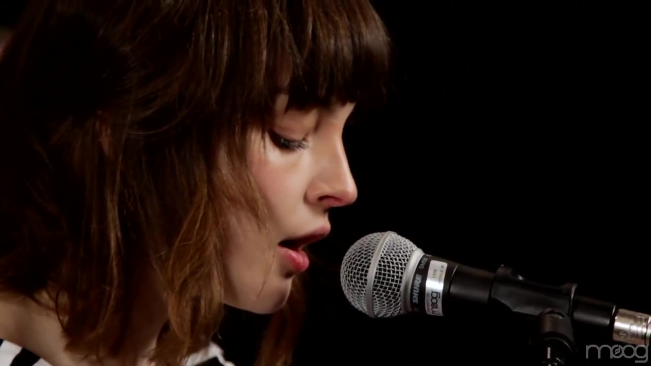 【chvrches】这个live感觉主唱很累很累 状态不对