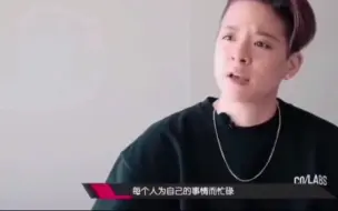 Télécharger la video: 宋茜刚到韩国语言交流不通，是用中文说给amber，amber用英语说给秀晶，秀晶再翻译成韩语传给别人