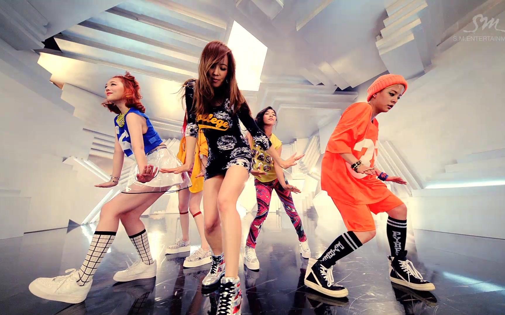 [图][函数] [初智齿] f(x) - Rum Pum Pum Pum（Official Music Video）