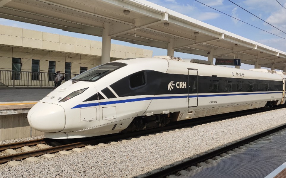 crh5g-5222担当d2568次进入天水南站