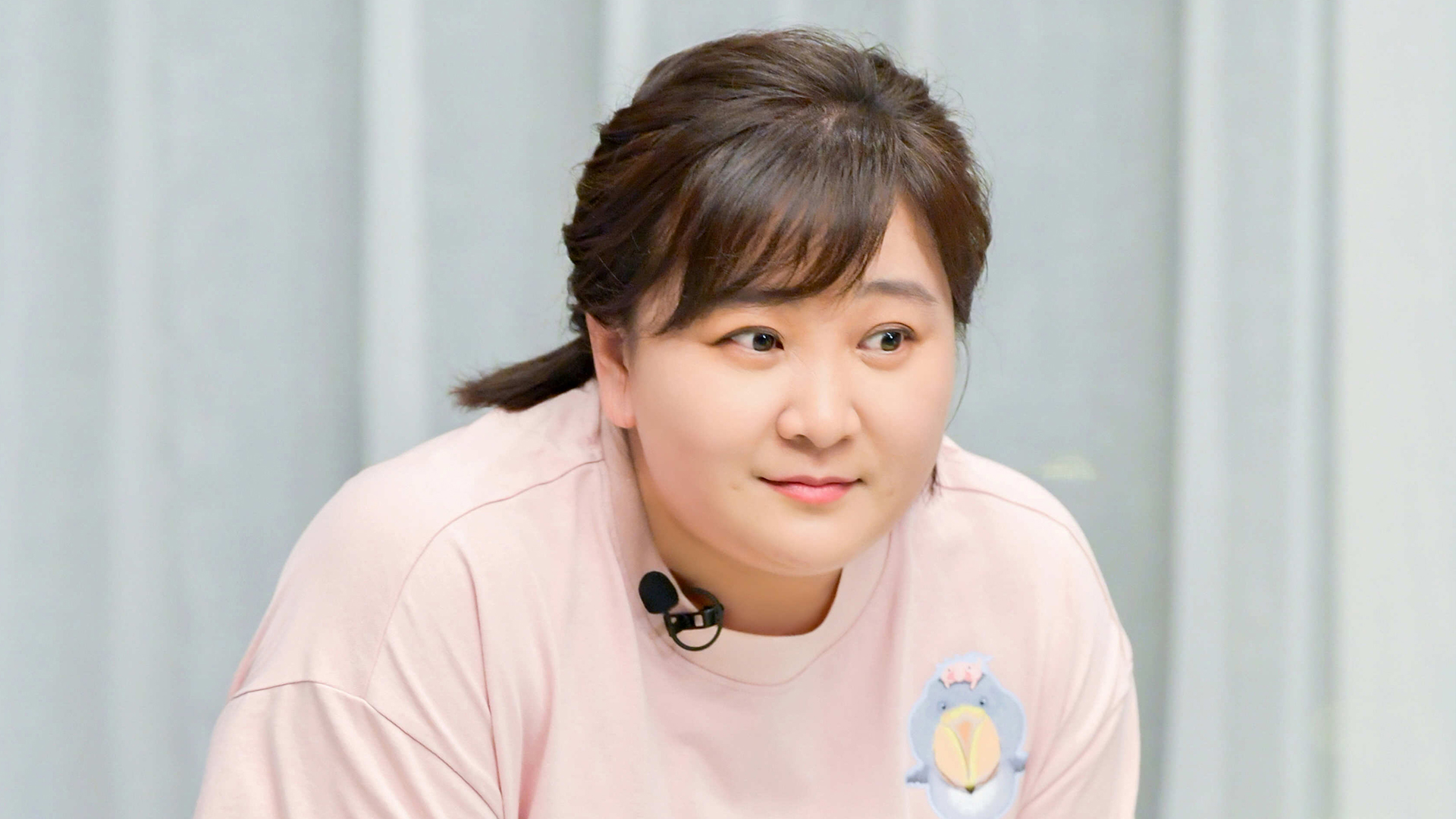 贾玲片场减肥餐被曝光,全是低盐低脂水煮菜,嘴馋偷吃还被抓包了