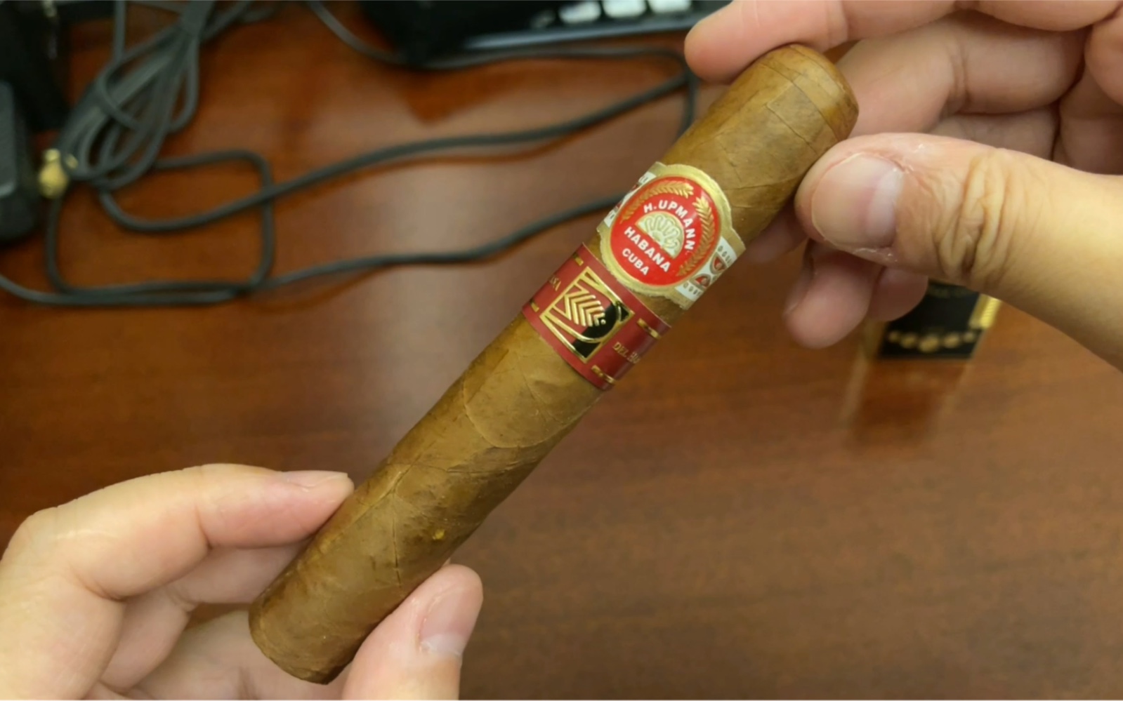 雪茄评测hupmannroyalrobustolcdh乌普曼皇家罗布图长度135mm环径52
