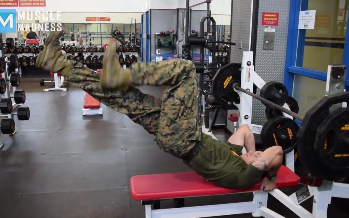 美国大兵健身房训练图片