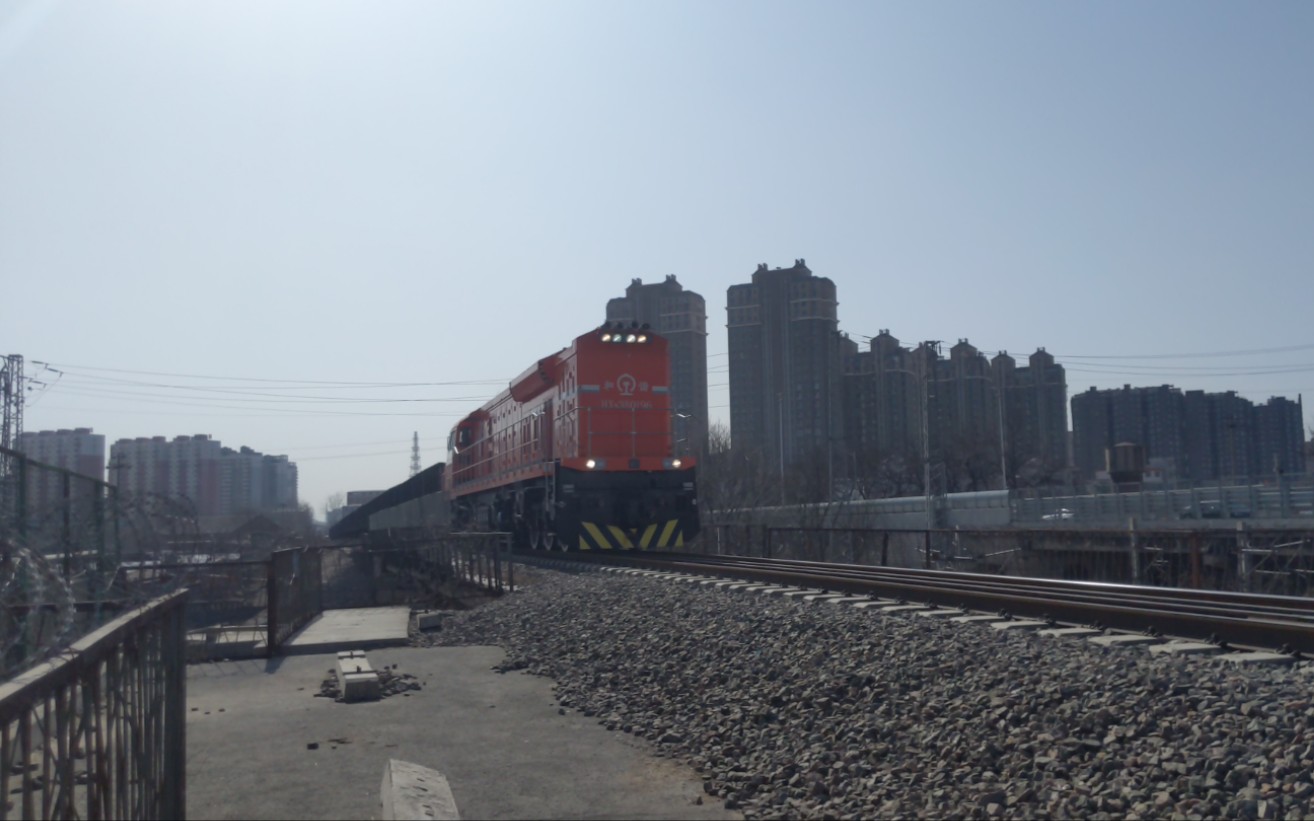 京局唐段hxn3b0196通过唐尊线跨京哈线桥