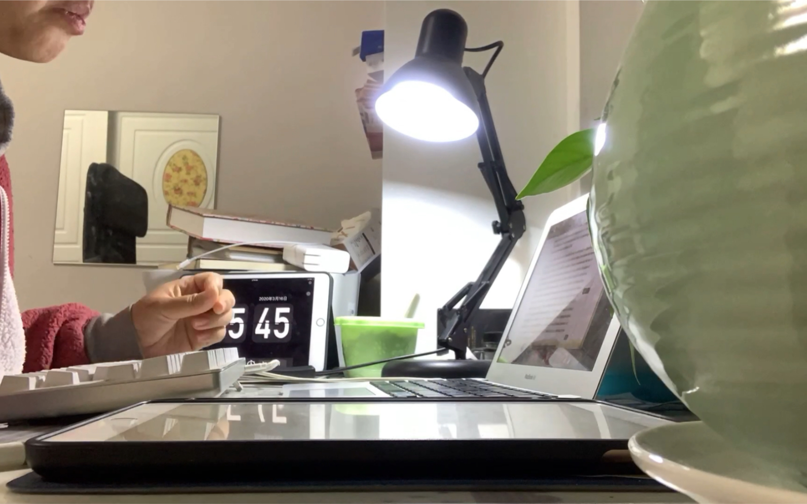 两点半起床 三点开始工作 效率很高.今早的四小时.