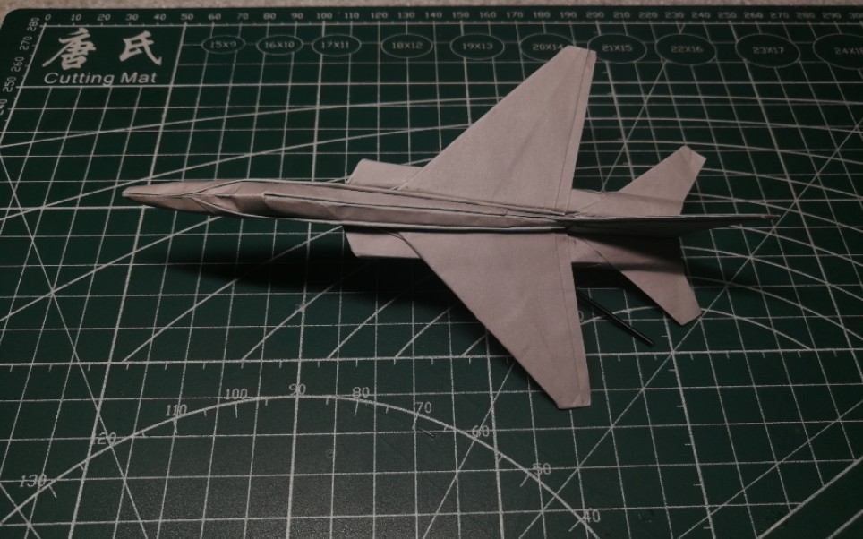 折纸飞机歼轰7a飞豹战机原创一张纸纯折不剪裁立体机身进气道可飞行