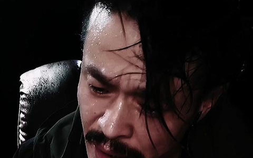 我要控制我自己,不会让谁看见我哭泣,装作漠不关心你,不愿想起你,怪