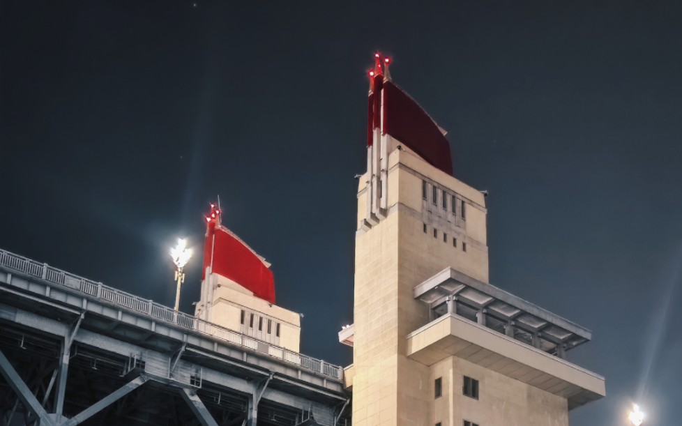 京沪全程唯一特快列车t110次通过南京长江大桥南桥头堡-曾被b站强行