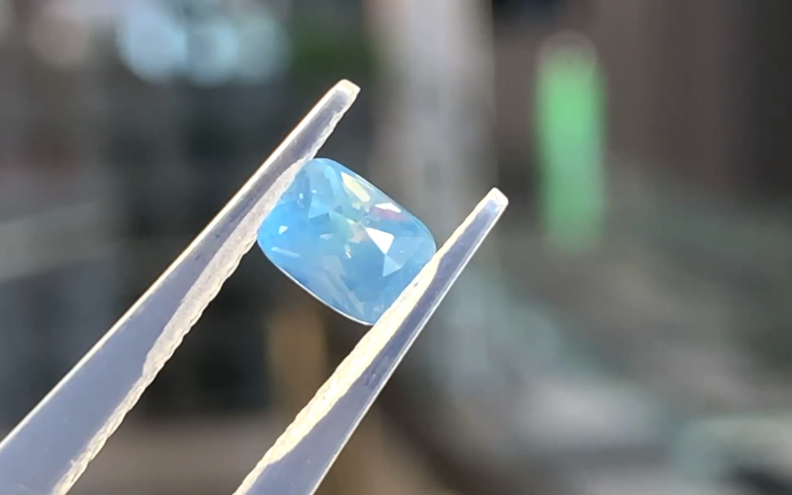 绝美的斯里兰卡绿蓝宝石,天然9815烧,极其少见的颜色,颜色绝美