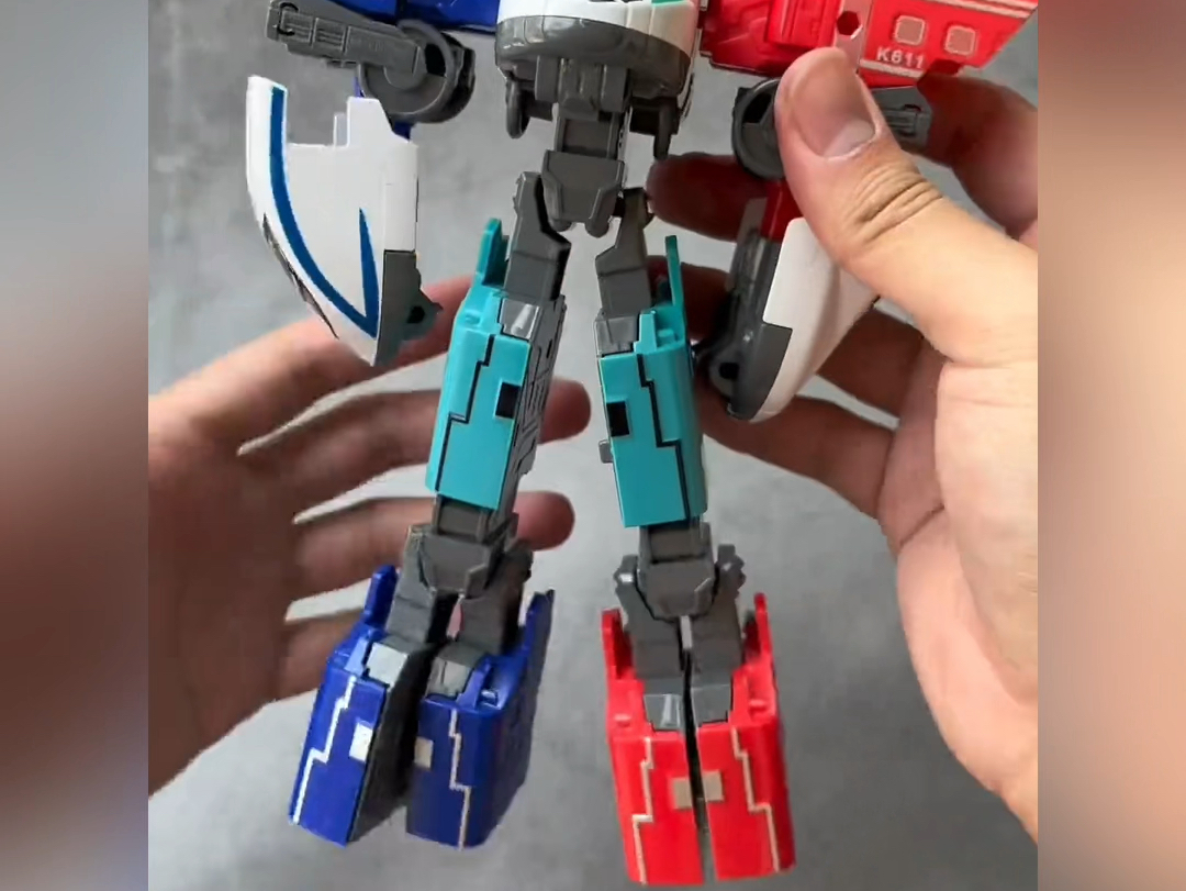 高铁三合一99机器人玩具组装挑战!