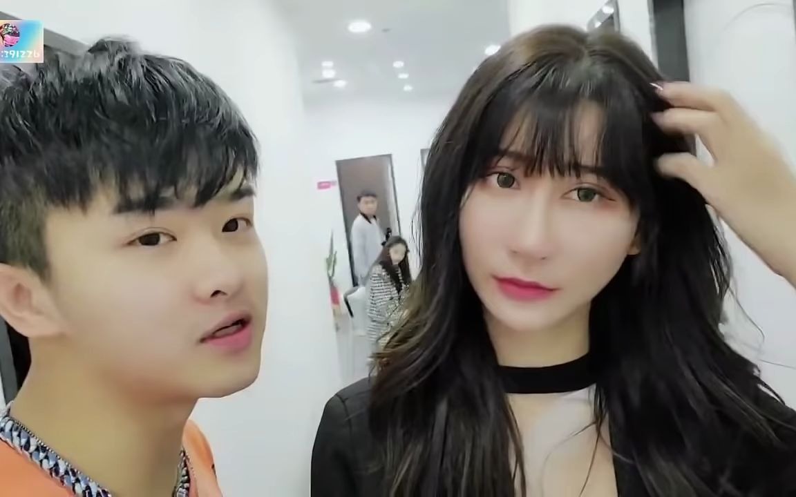 25日1秋秋猪大肠街头唱歌兰博基尼大牛武汉爱情故事集梦秋秋艺术家