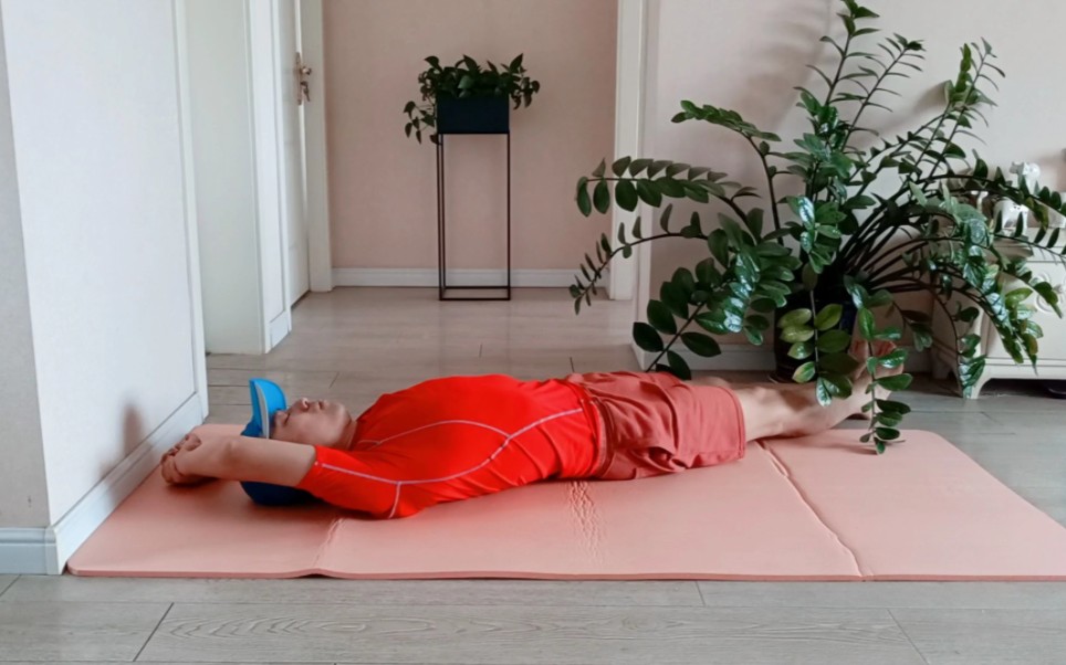 胆经一通,万病无踪,每天这样躺着拉伸2次,帮助提升肝胆之气