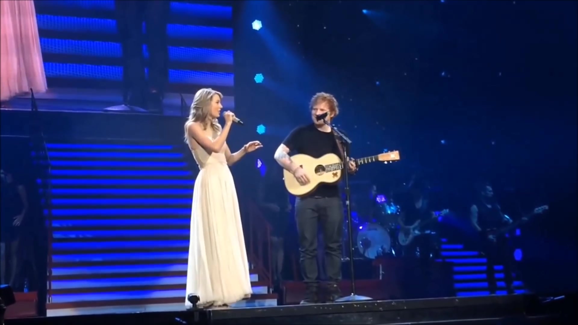 [图]霉霉 黄老板 Taylor Swift Ft Ed Sheeran - I See Fire (DVD The RED Tour) Bônus